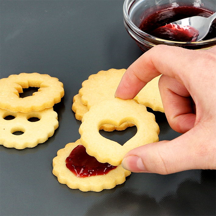 Ausstecher Linzer  Stern 5 cm - ein Klassiker in der Adventszeit