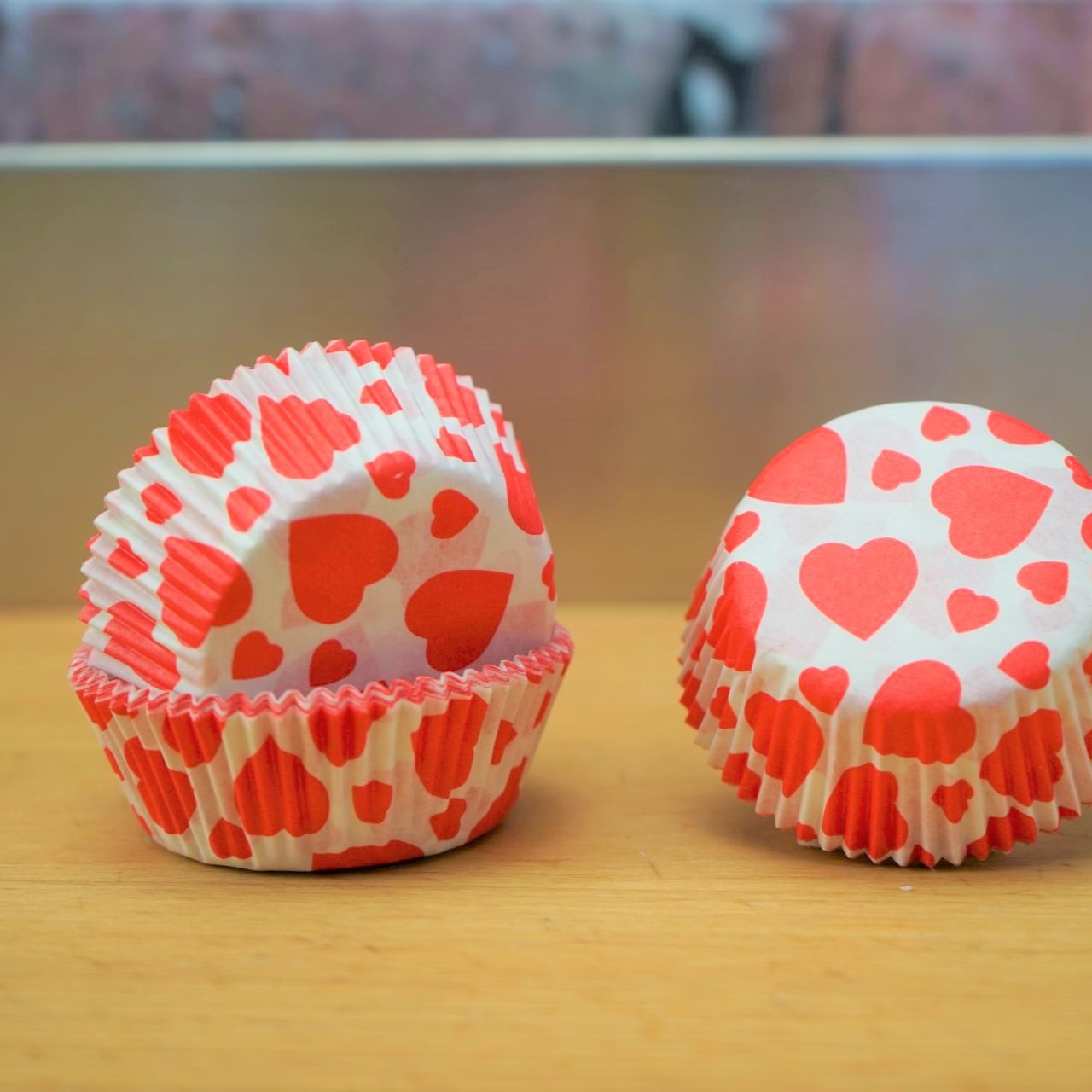 Muffinförmchen weiß mit roten Herzen 60 Stück