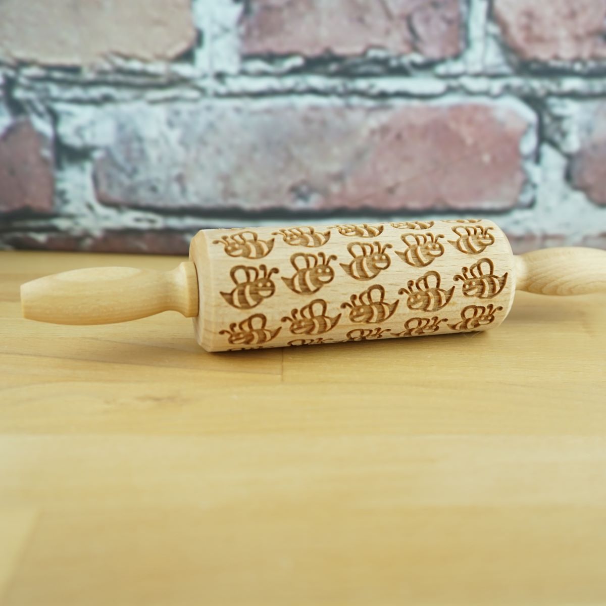 Teigrolle mit Muster Biene