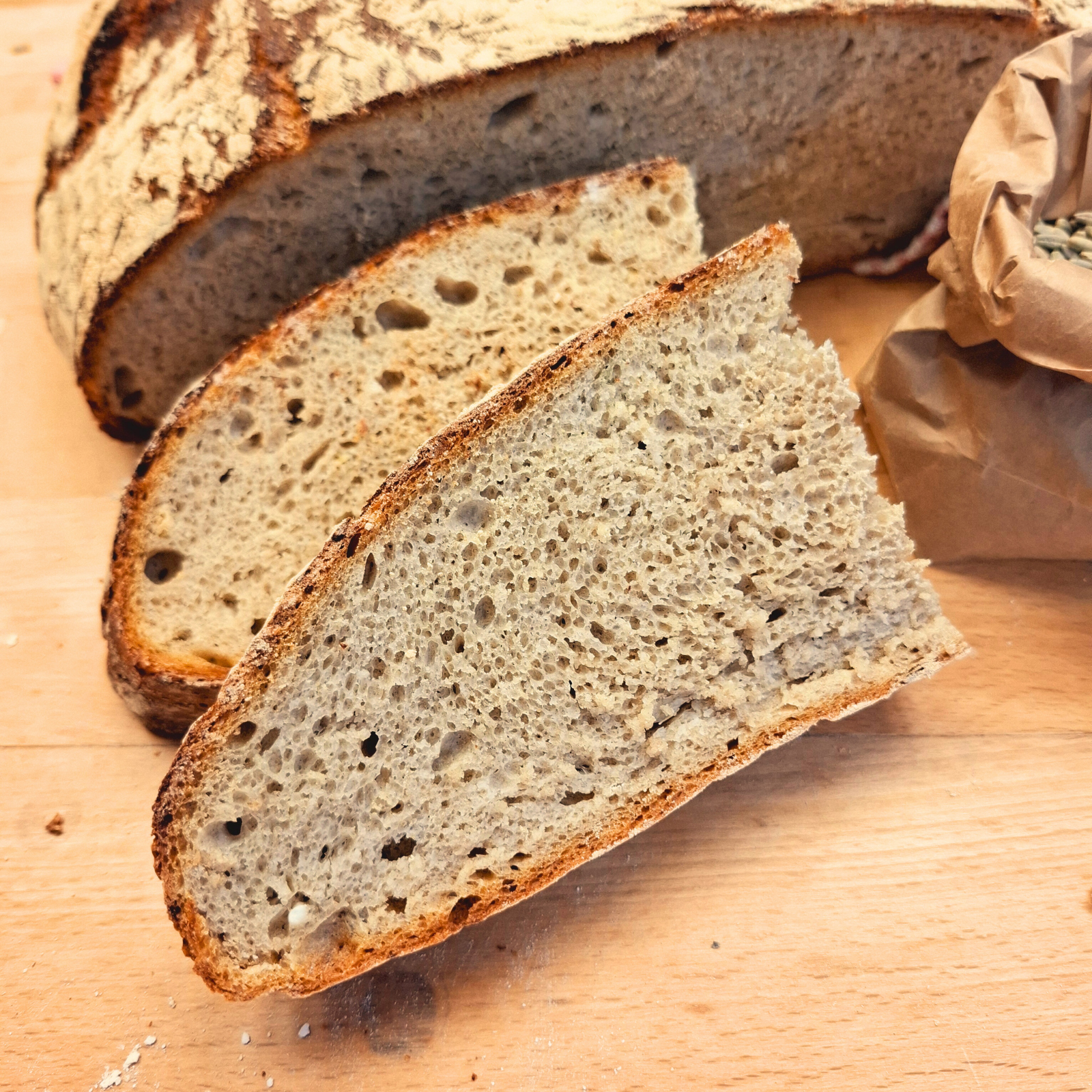 Knollenkrustenbrot - ein Sauerteigbrot, saftig mit langer Frischhaltung